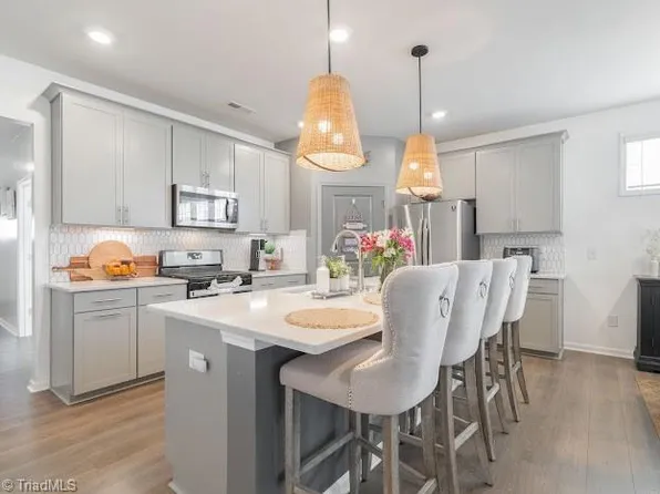 4009 Limestone Ct, Clemmons, NC 27012