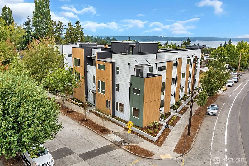 5th image of 6406 Fauntleroy Way SW