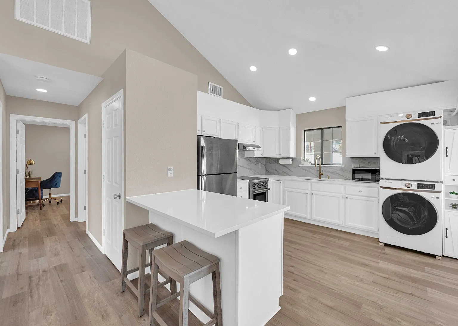 2 bed, 1100 sqft, $3,400 — Photo 3