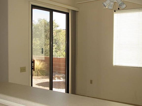 3rd image of 957 W Calle Arrieta