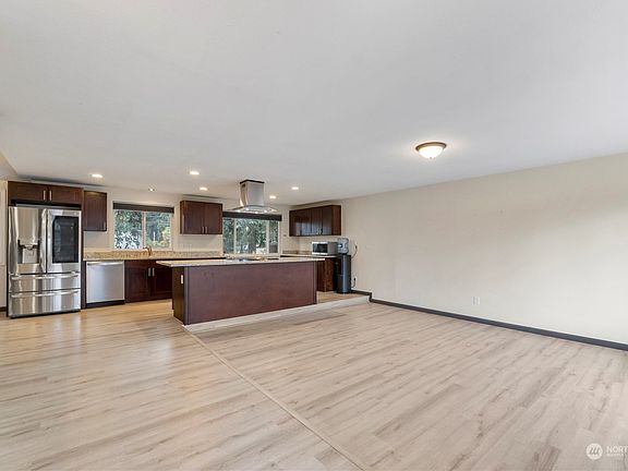 5th image of 520 191st Street Ct E