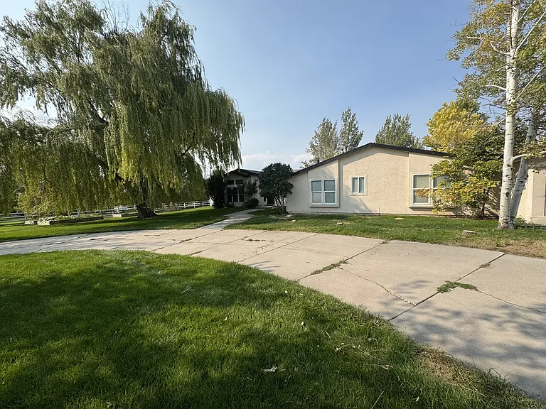 3171 E Horse Thief Dr — Photo 1