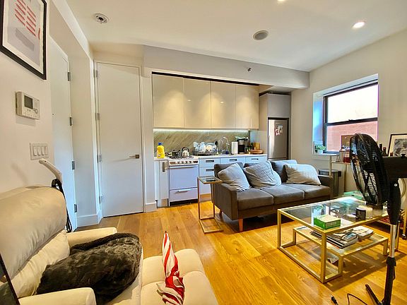 4th image of 69 Ten Eyck St #2V