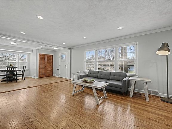 4th image of 5645 Russell St