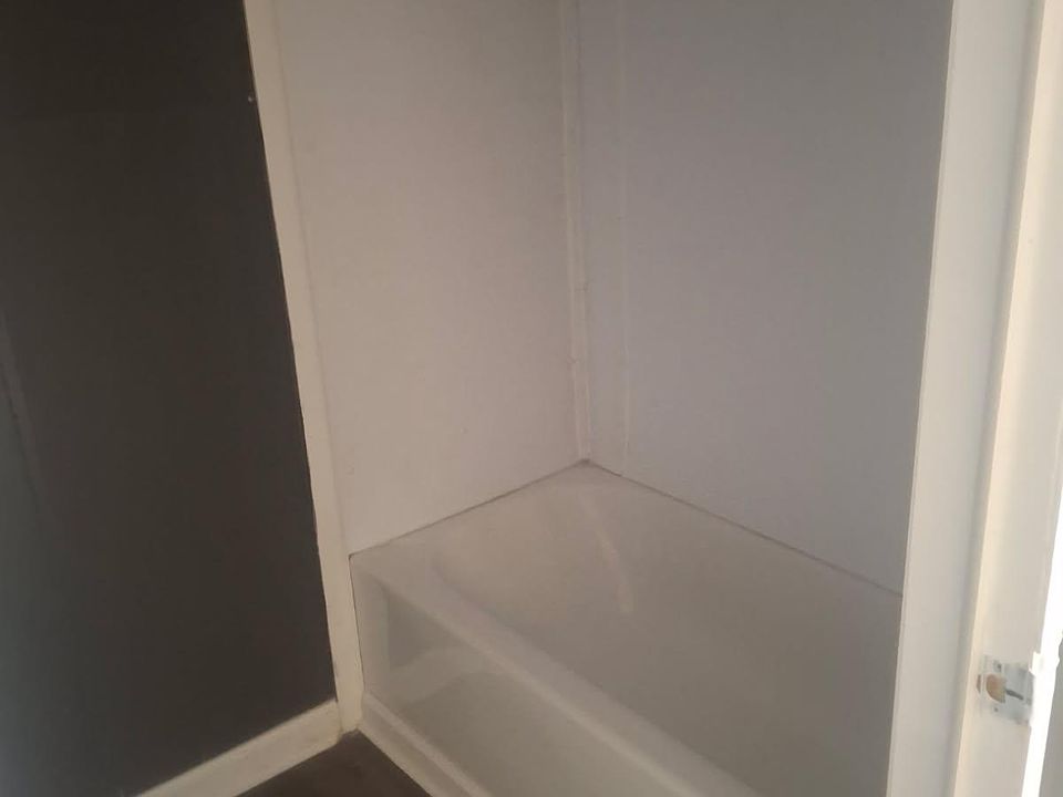 1st image of 201 Corbett St #21