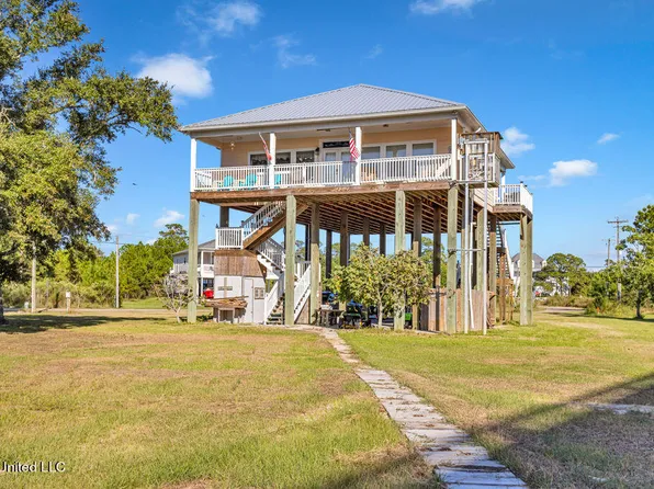 105 Sandy Hook Dr, Pass Christian, MS 39571