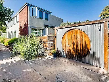 Building Photo - 1421 Oneida St #7