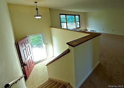 3 bed, 3.0 bath, 2436 sqft, $3,000 — Photo 3