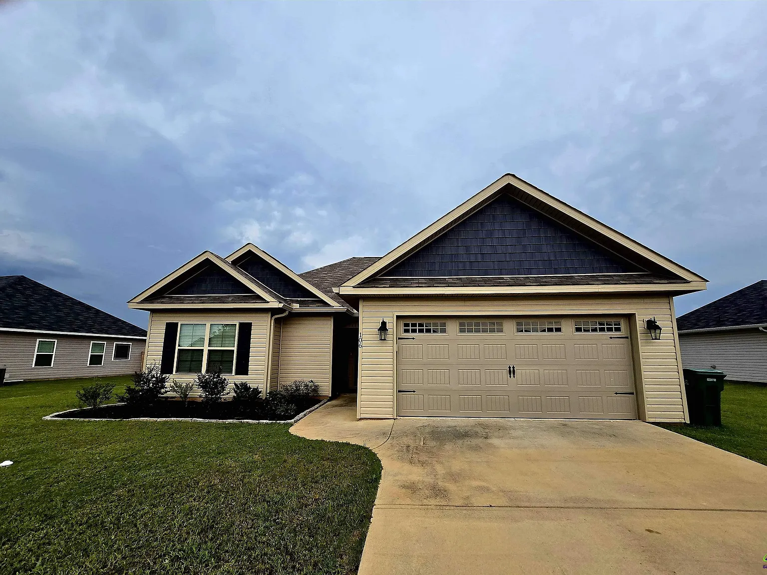 3 bed, 2.0 bath, 1469 sqft, $2,150 — Photo 2