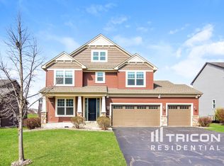 1590 Edgebrook Ln, Carver, MN 55315