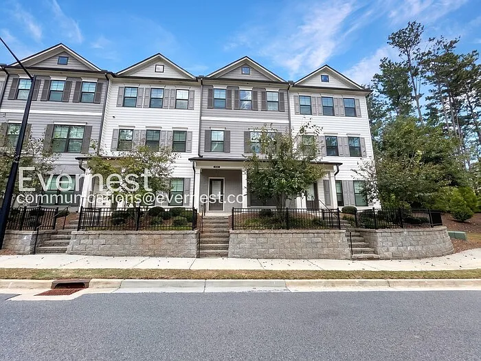 3 bed, 3.5 bath, 2000 sqft, $2,495 — Photo 3