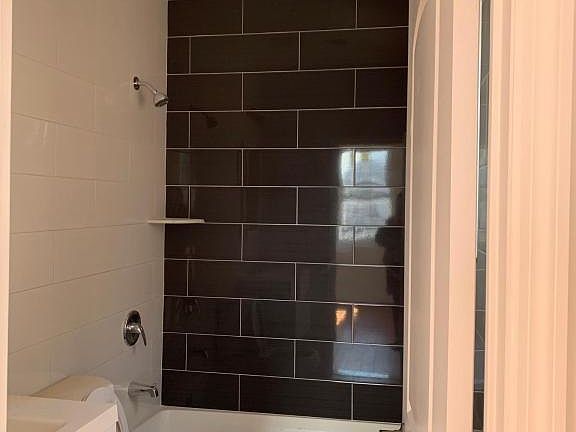 5th image of 315 Swinton Ave #2