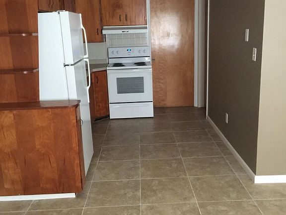2nd image of 907 Orange St E