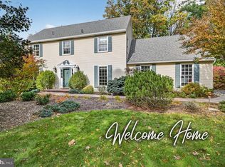 4 Locke Ct, Ewing, NJ 08628