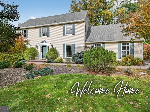 4 Locke Ct, Ewing, NJ 08628