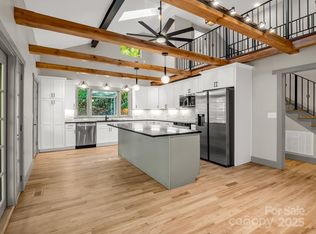 26 Governors View Rd, Asheville, NC 28805