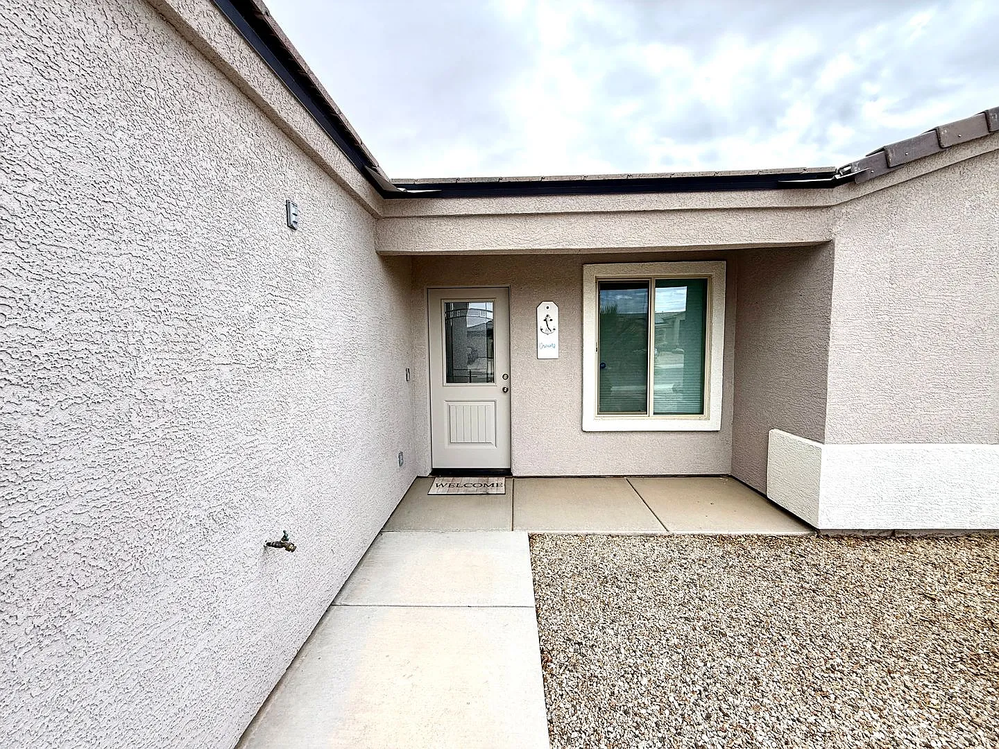 Welcome Home: Beautiful 3-Bedroom, 2-Bath Gem in Cerbast Vistas! — Photo 4
