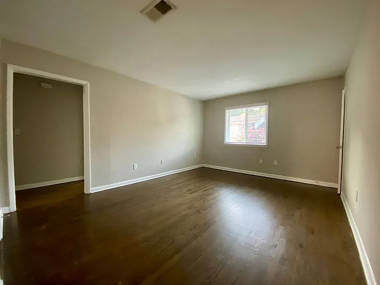 Oak Pointe Apartments — Photo 8