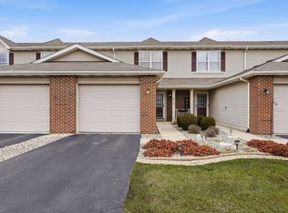 875 Flagstone Dr, Dyer, IN