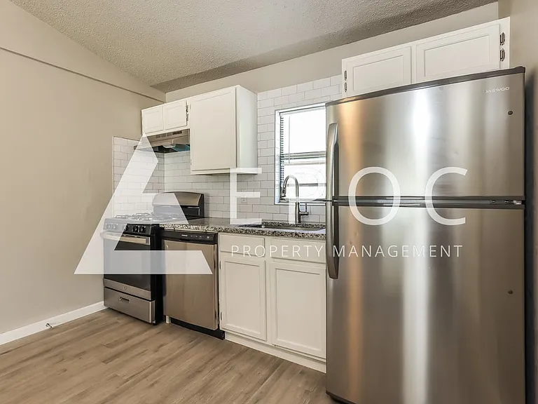 3737 SW 26th St — Photo 4