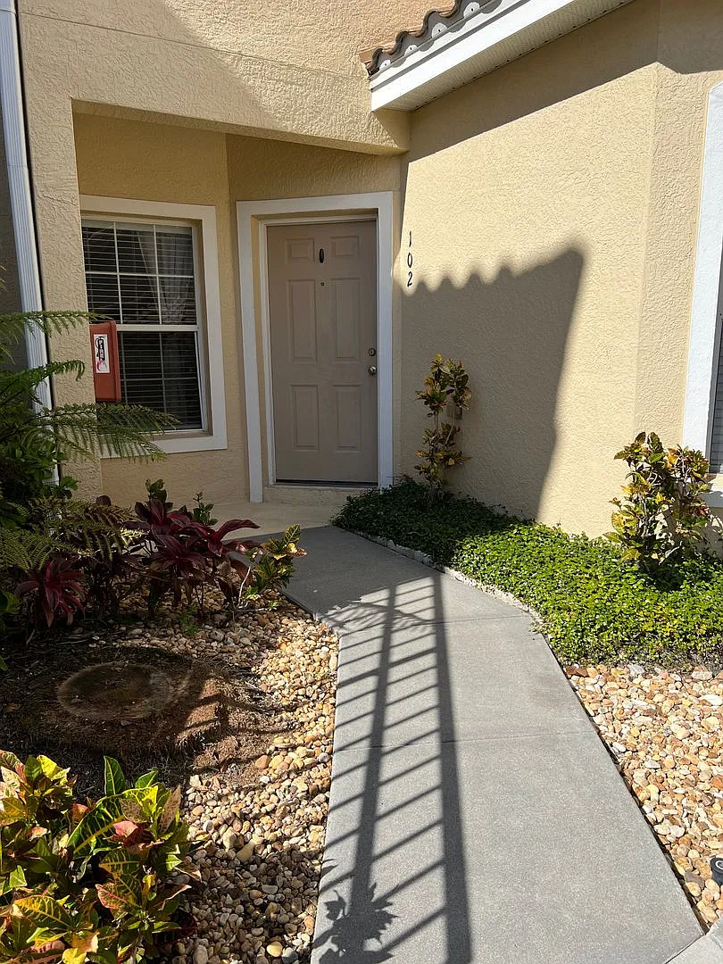 692 Seabrook Ct. — Photo 2