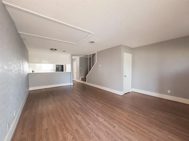 122 N Iowa Ave #4 — Photo 2