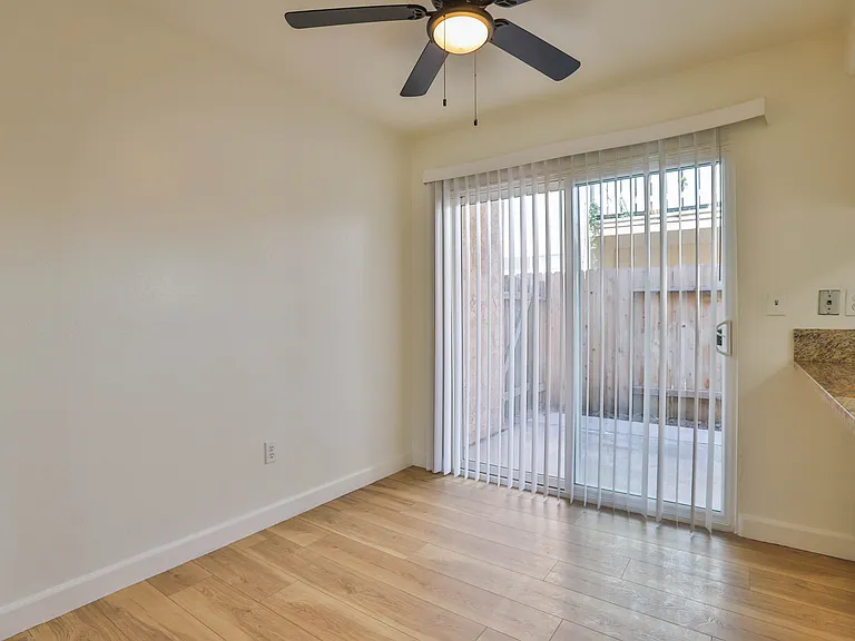 327 W Kelly Ave #B — Photo 12