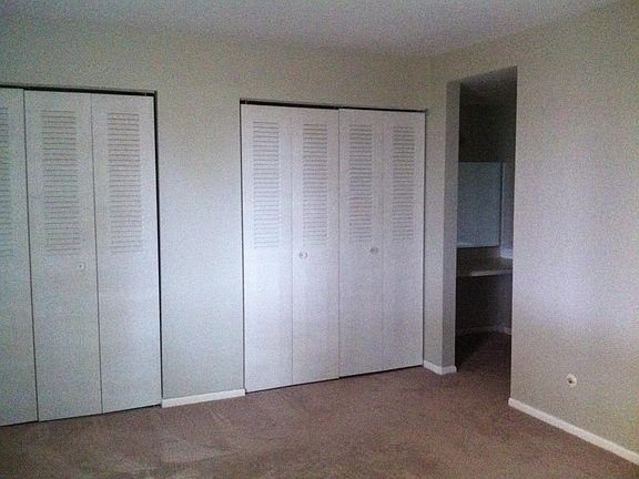 Large master w/ 3 closets and dressing area