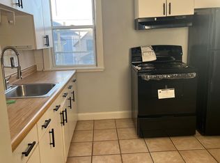 98 Raymond St #2W, Fall River, MA 02723