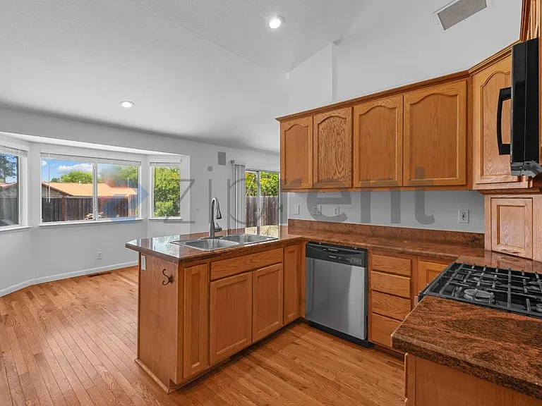 1425 Country Manor Dr — Photo 11