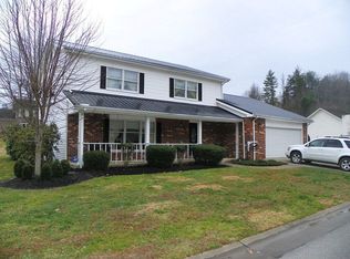 33 W Dorton Blvd, Staffordsville, KY 41256