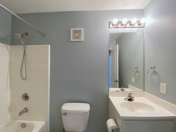 5th image of 1725 Harvey Mitchell Pkwy S APT 1333