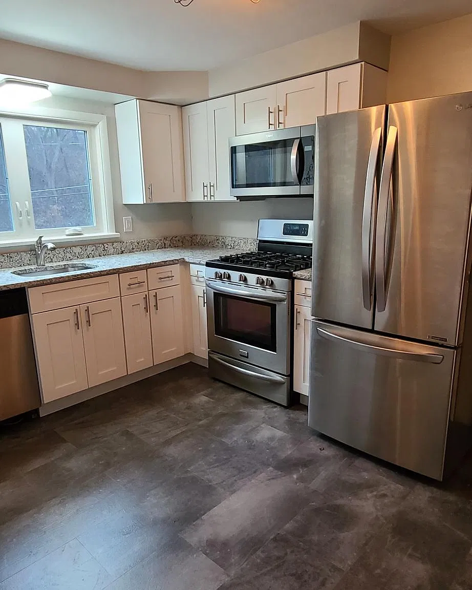 3 bed, 925 sqft, $1,695 — Photo 2