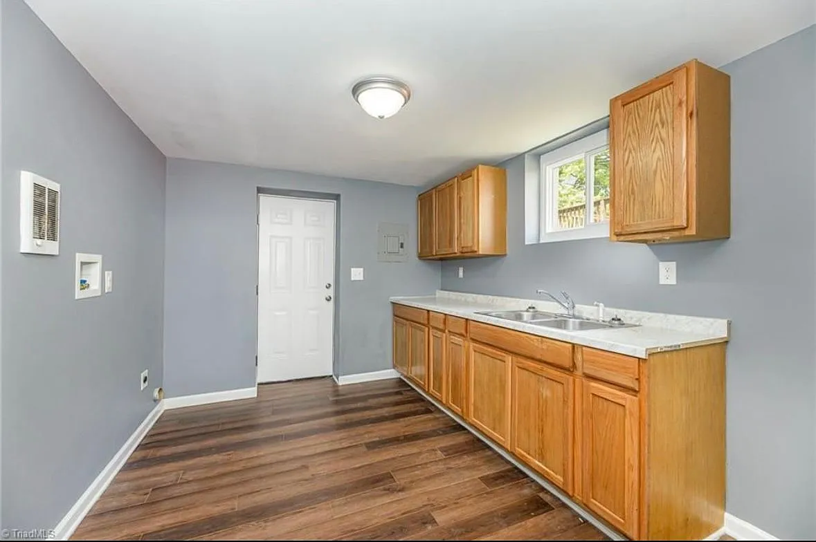 2 bed, 1.0 bath, 900 sqft, $1,150 — Photo 1