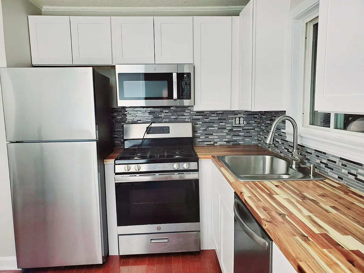 Building Photo - 2400 W 79th St