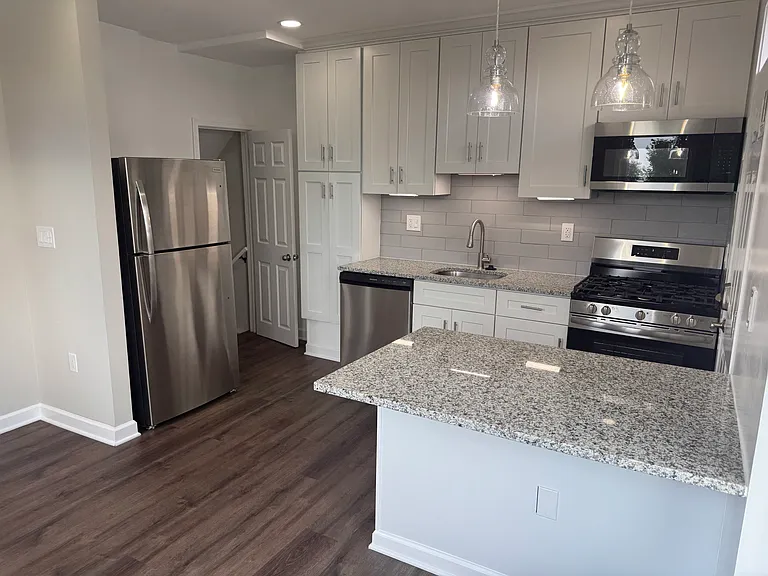 Full kitchen