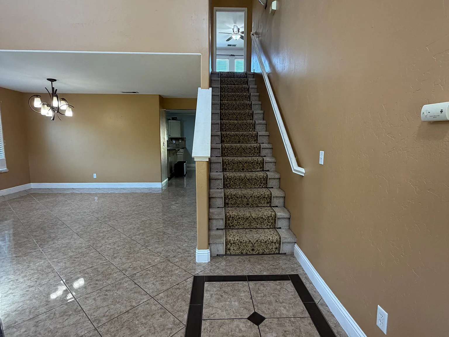 4 bed, 2305 sqft, $3,200 — Photo 4