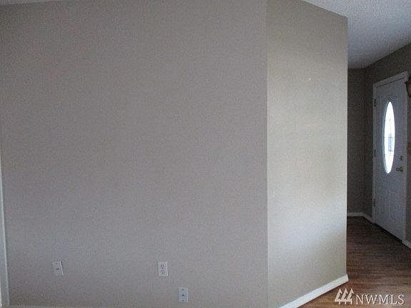 4th image of 2533 56th Ave NE