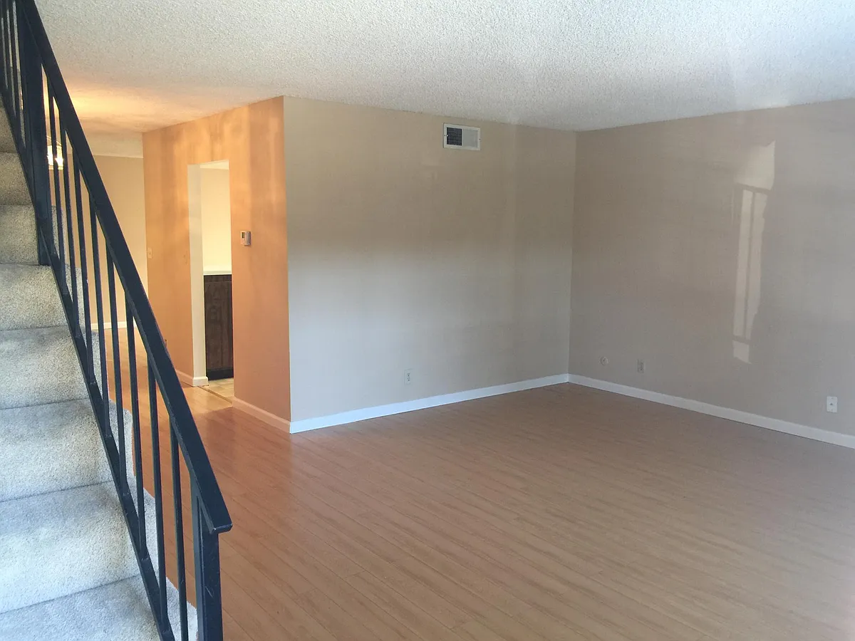 Building Photo - 505 E Providencia Ave #2B