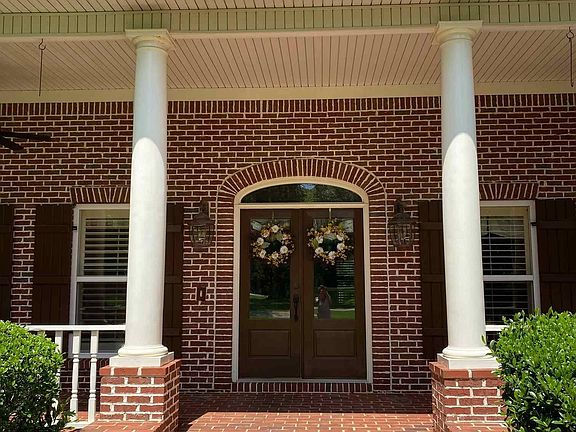 3rd image of 40 Lake Park Ct