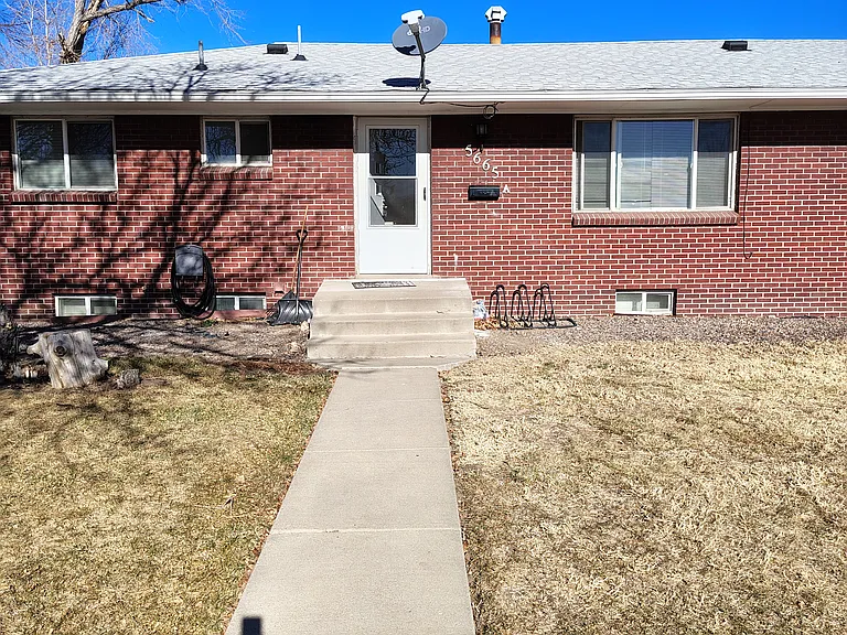 5655 W Ellsworth Ave #B — Photo 2