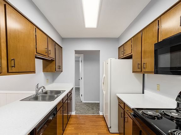 3rd image of 1667 Hansen Ave