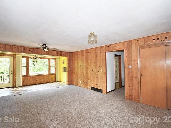 5th image of 414 E Pine Hill Ln