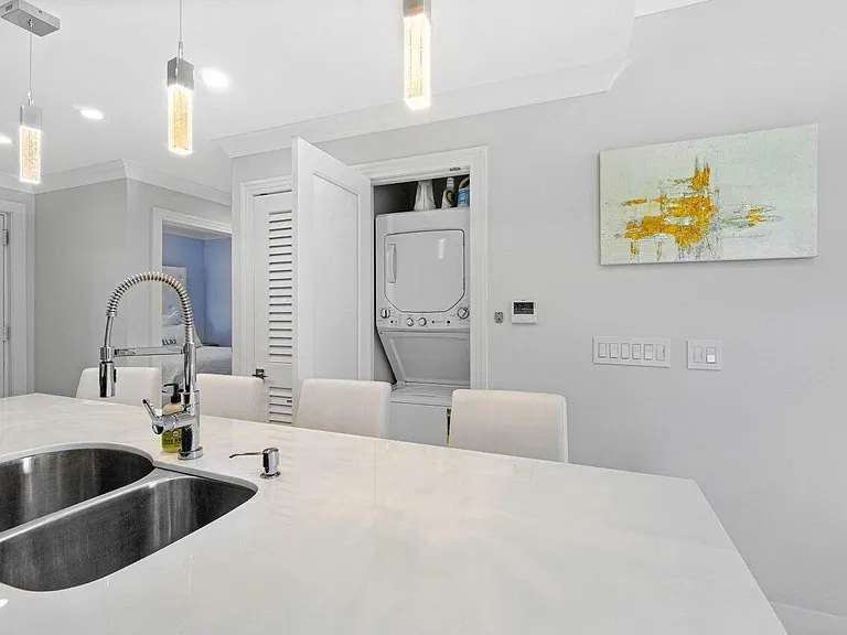 324 N Lake Dr — Photo 25