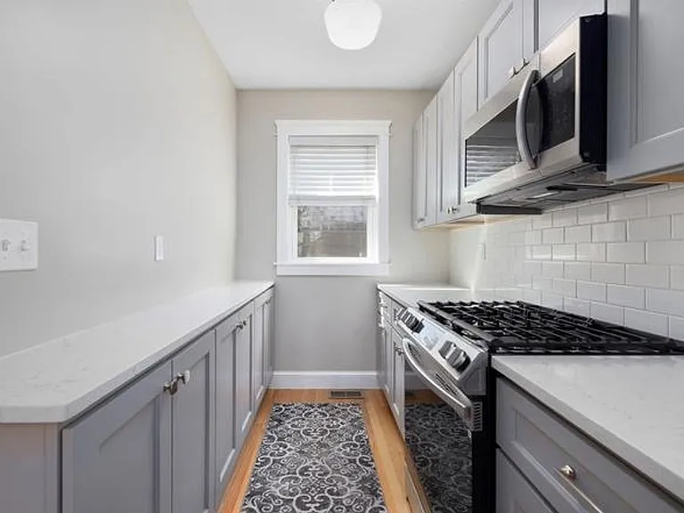 92 Colonial Road — Photo 3