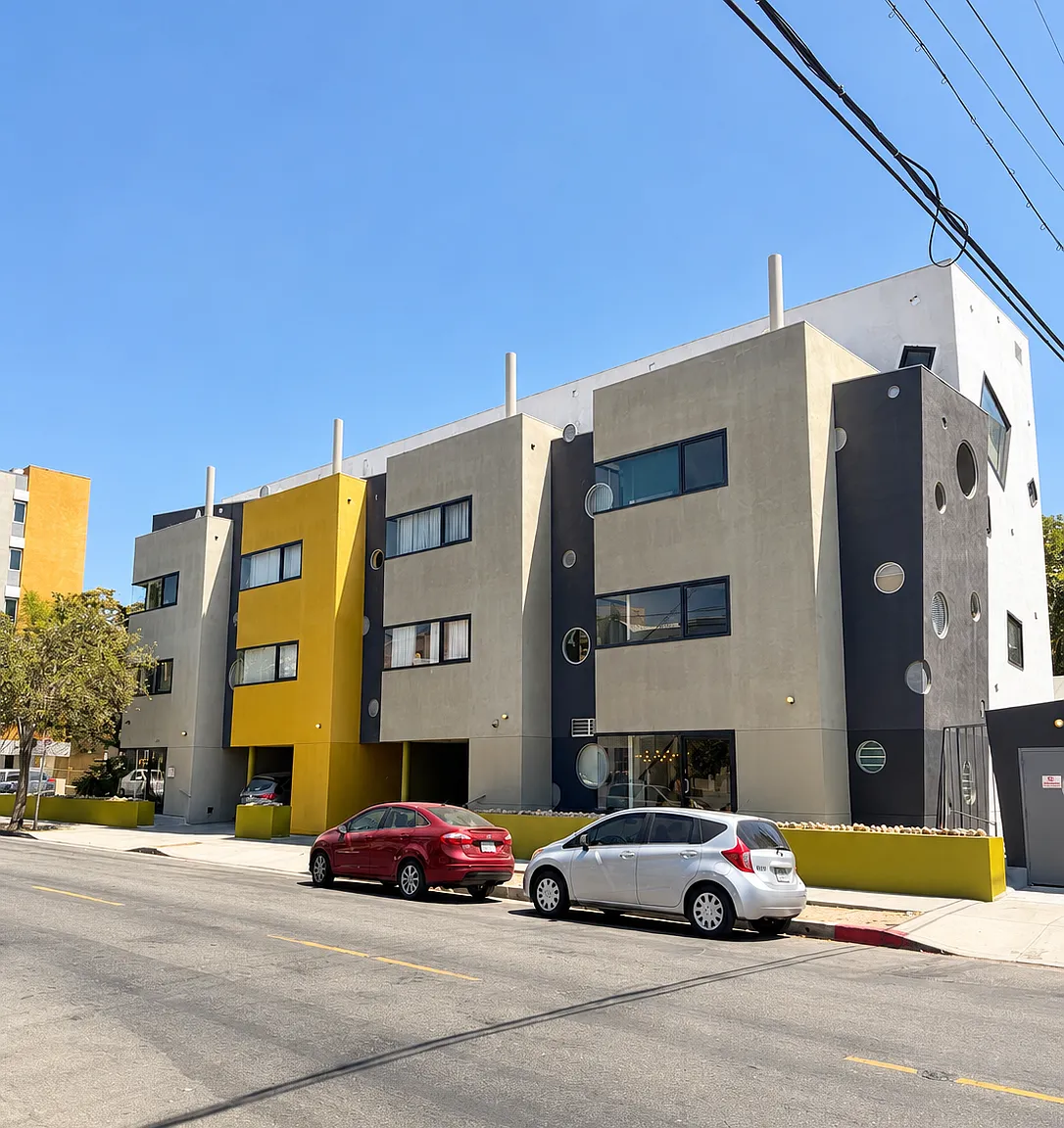 901 S Harvard Blvd — Photo 1