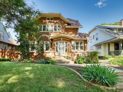 2530 N Grant BOULEVARD, Milwaukee, WI, 53210