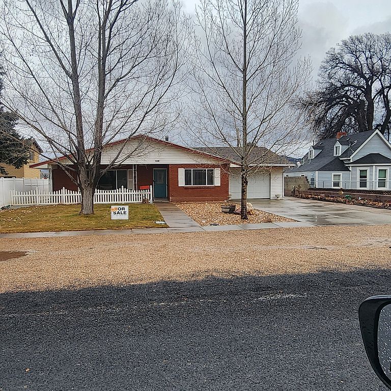 81 S Center St - Property Image