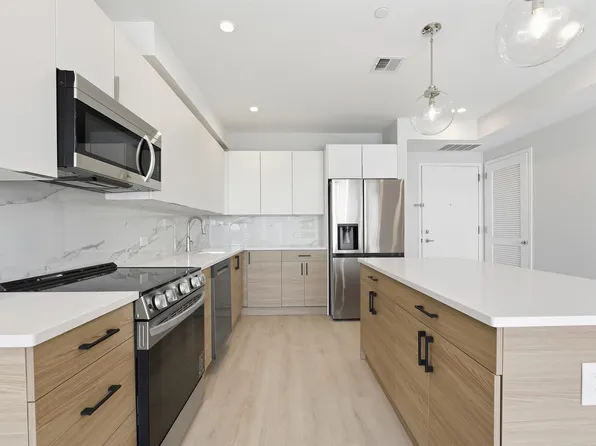 40 Center Street image 2 of 19