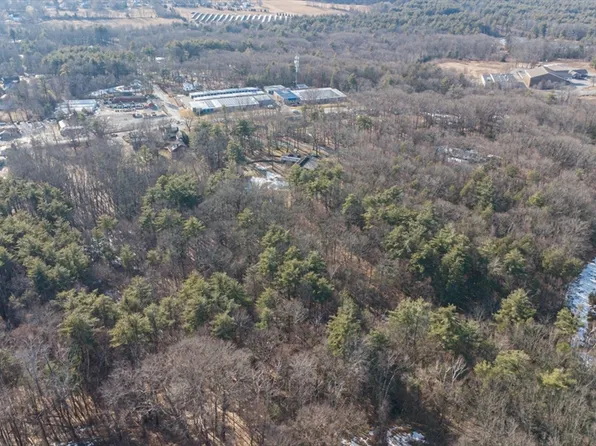 365 Hollis Rd, Lunenburg, MA 01462